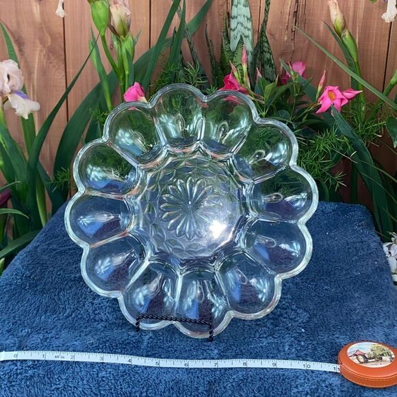Very thick clear deviled egg platter - Picture 1 of 3